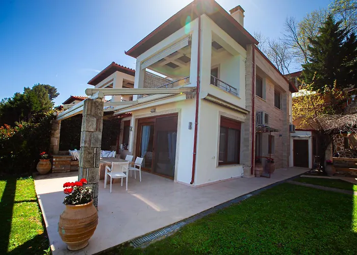 Lux Chalkidiki Close To The Sea